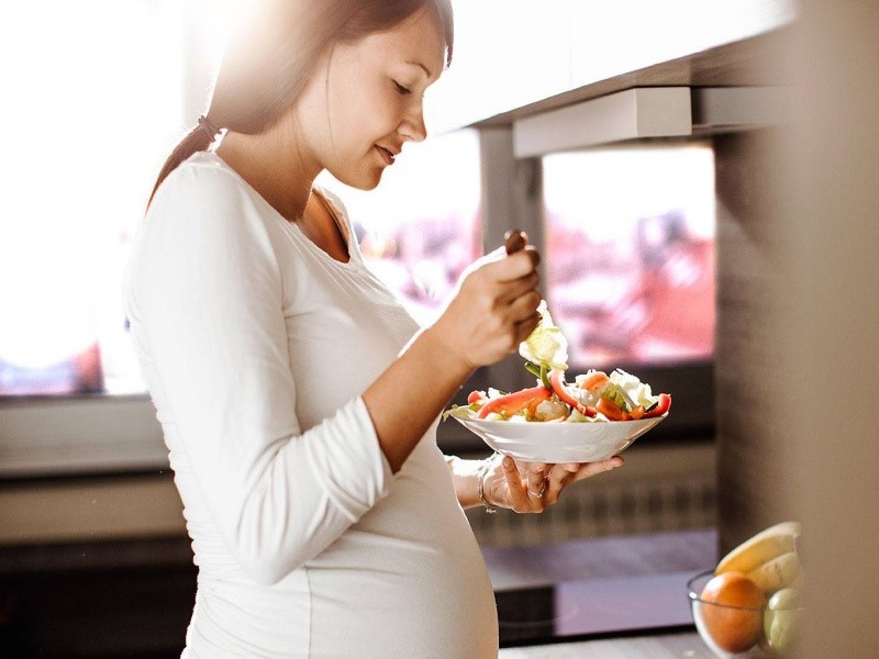 آشنایی با نکات مهم برای تغذیه در ماه اول بارداری