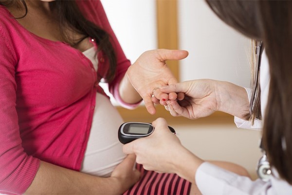 بررسی ۵ روش پیشگیری از دیابت بارداری در مجله آدوراطب