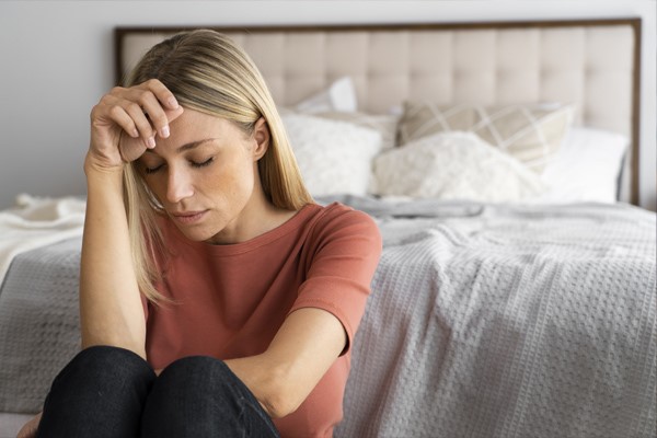 ۵ علت اصلی سردرد پریودی و راه‌های موثر برای تسکین درد آن