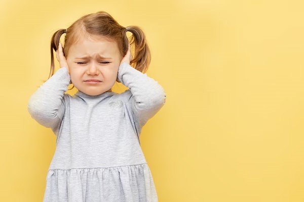 بررسی علت گوش درد در کودکان در بلاگ آدوراطب