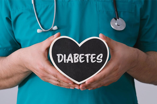 بررسی فرق دیابت نوع یک و دو؛ علائم و روش‌های درمان