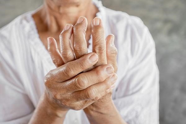 آرتروز دست چیست - علائم، تشخیص و پیشگیری در بلاگ آدوراطب