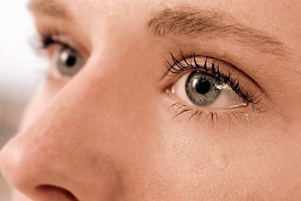 بررسی علت آبریزش چشم