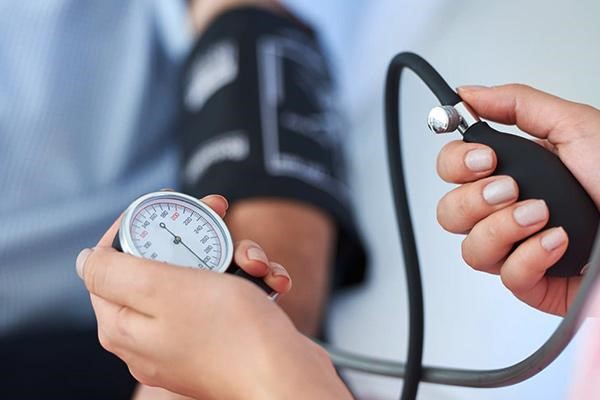 بررسی علائم فشار خون بالا عصبی در مجله آدوراطب